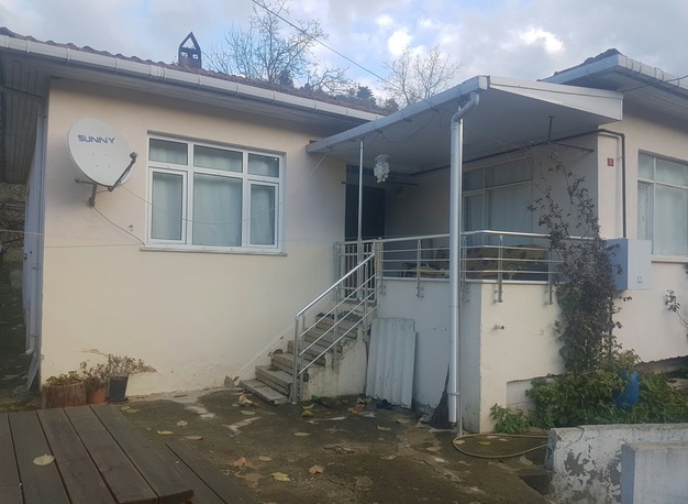 DERESEKİ KÖYÜNDE HESAPLI ANA CADDE ÜZERİ BAHÇELİ EV Riva emlakçı